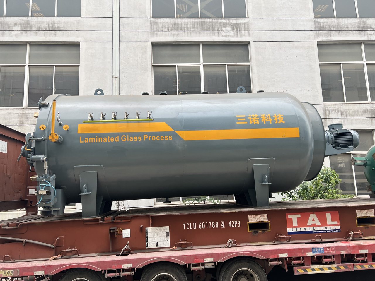 Charlie Car Glass, Ecuador